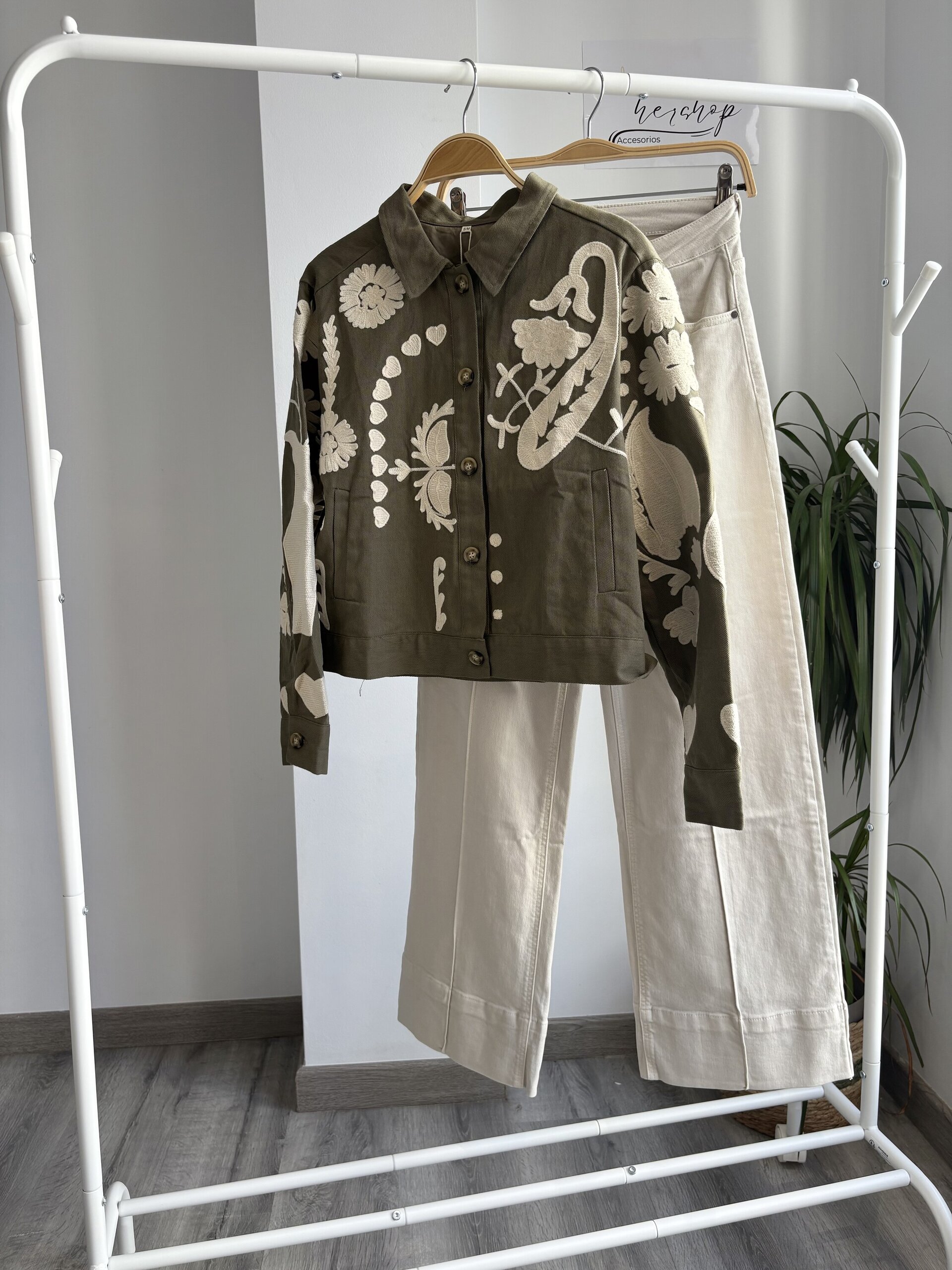 Cazadora Kaki Bordada - 2
